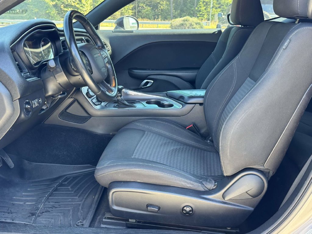 Used 2016 Dodge Challenger SXT RWD image 20