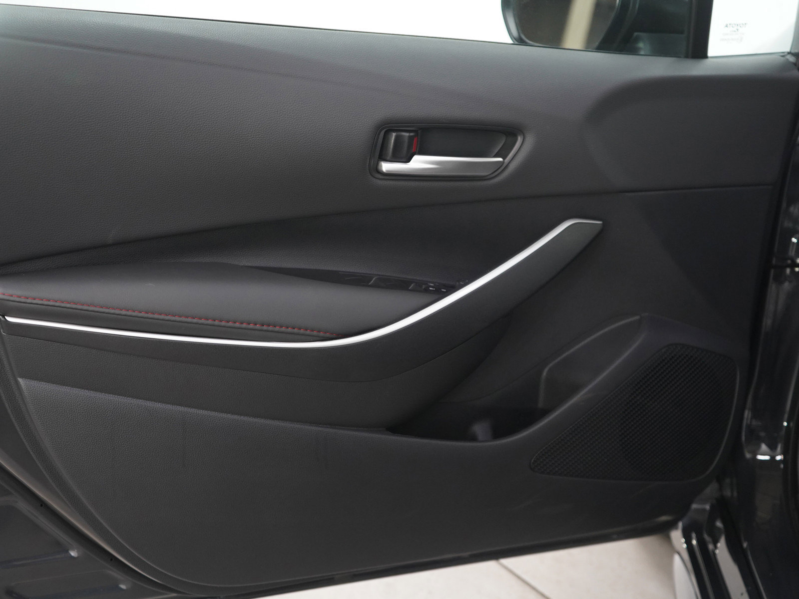 Used 2025 Toyota Corolla SE image 16