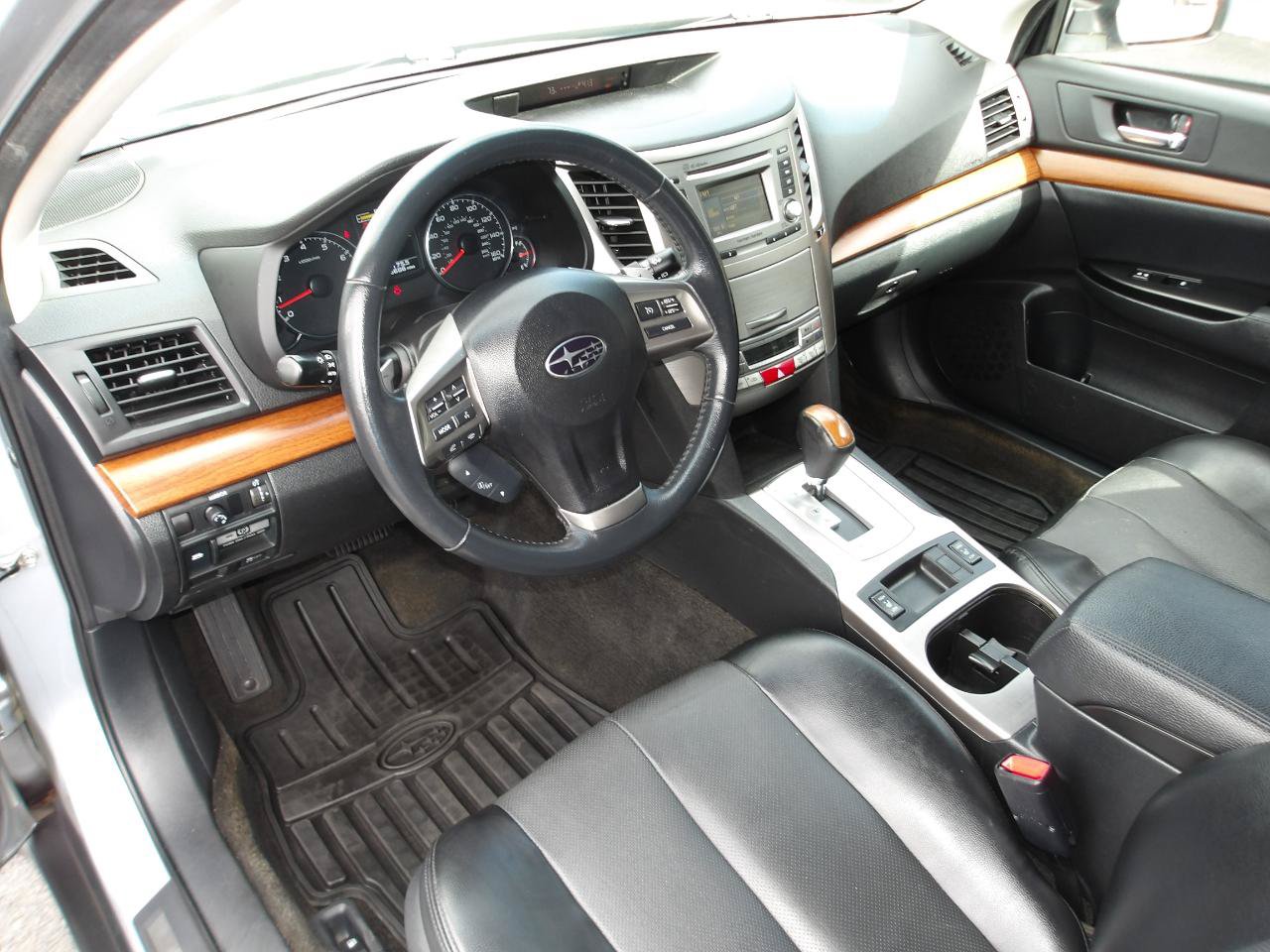 Used 2014 Subaru Outback 3.6R Limited w/ Moonroof Package AWD/4WD image 10
