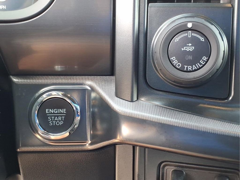 Used 2025 Ford F150 Lariat w/ Equipment Group 501A Mid image 18