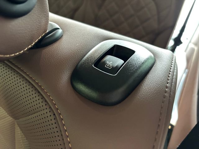 Used 2023 BMW X7 xDrive40i w/ Parking Assistance Package image 23