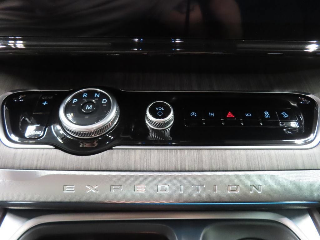 Used 2025 Ford Expedition Max Platinum w/ Platinum Ultimate Package AWD/4WD image 71