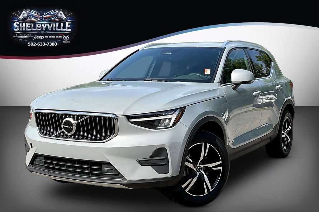 Used 2024 Volvo XC40 B5 Core AWD/4WD image 1