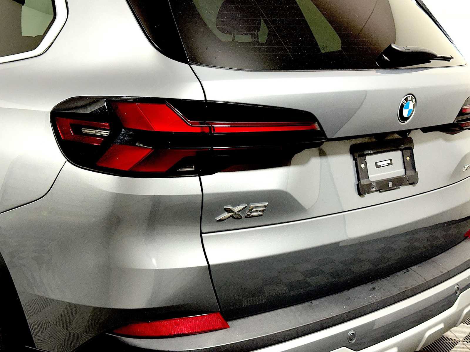 Used 2024 BMW X5 xDrive40i w/ Premium Package AWD/4WD image 27