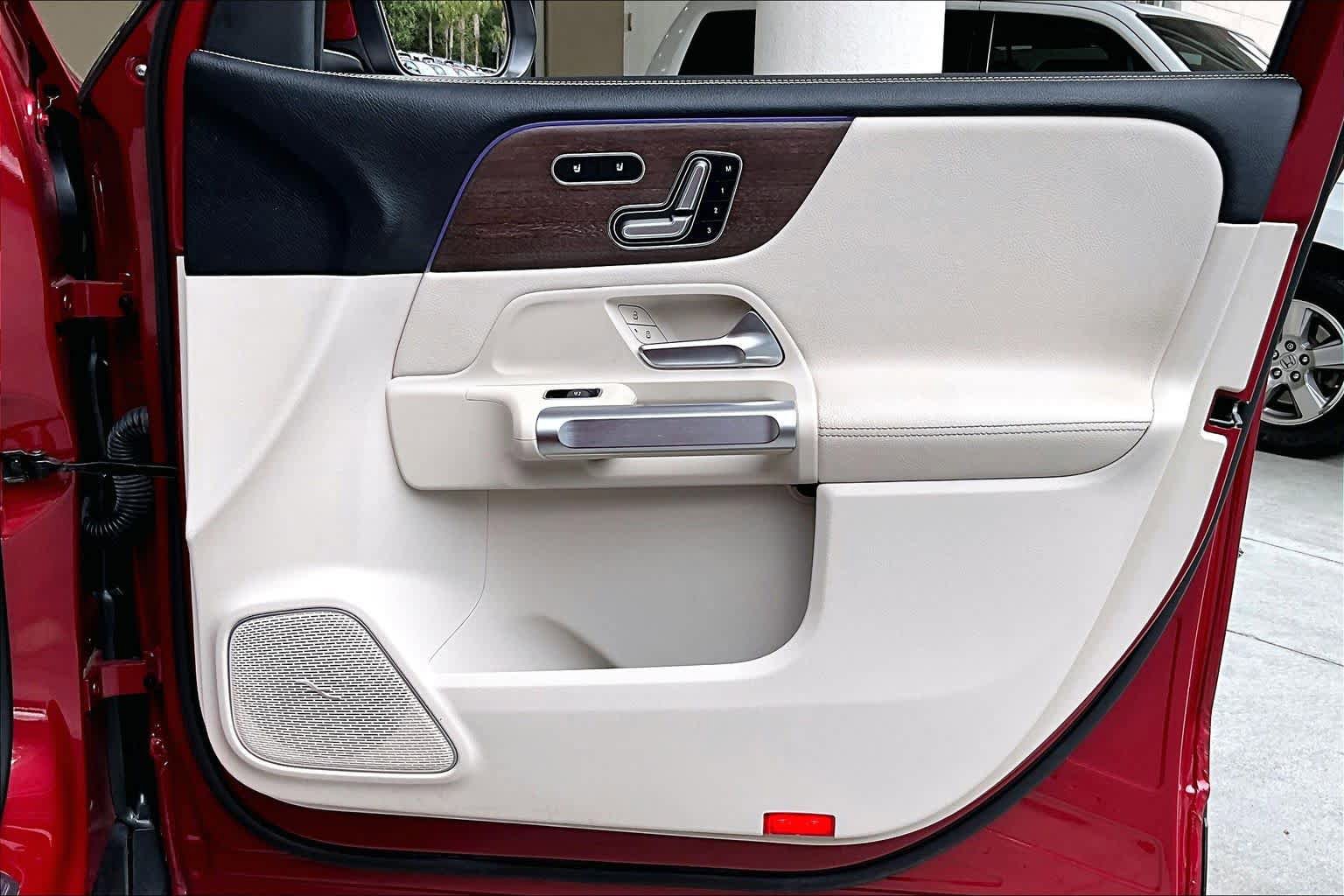 Used 2022 Mercedes-Benz GLB 250 image 23