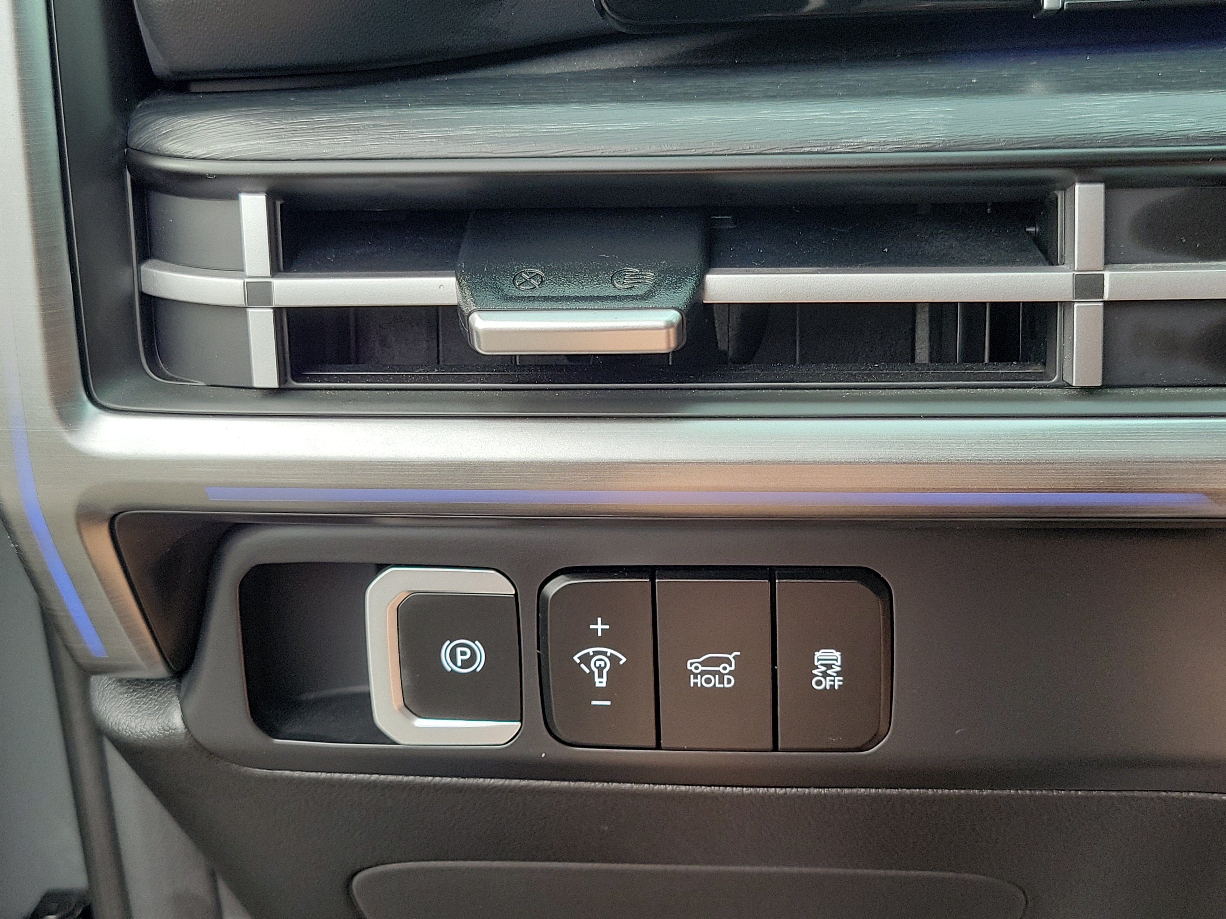 Certified 2025 Hyundai Santa Fe Limited AWD/4WD image 12