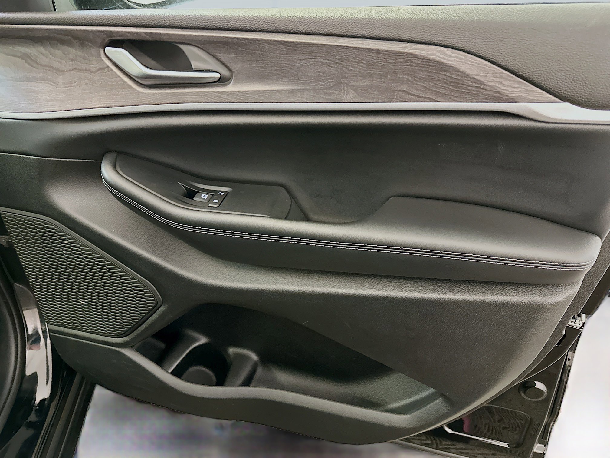 Used 2024 Jeep Grand Cherokee L Limited w/ Luxury Tech Group II image 36