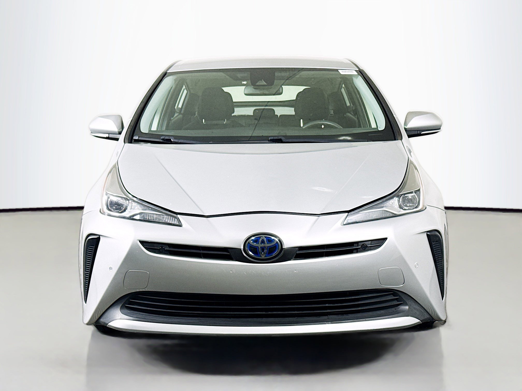 Used 2021 Toyota Prius LE FWD image 2