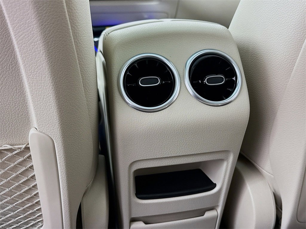 Used 2025 Mercedes-Benz GLB 250 4MATIC image 25