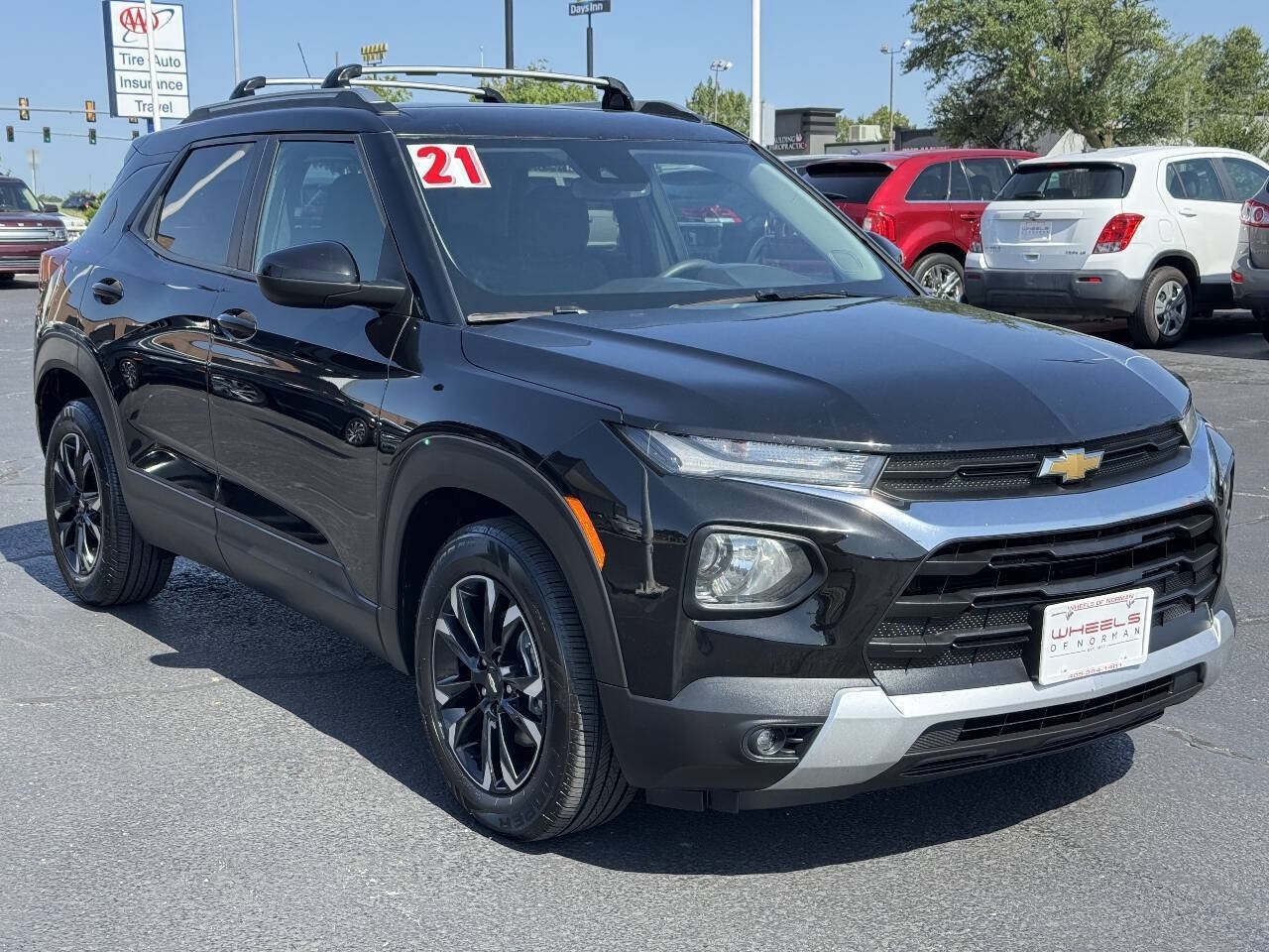 Used 2021 Chevrolet TrailBlazer LT w/ Convenience Package FWD image 3