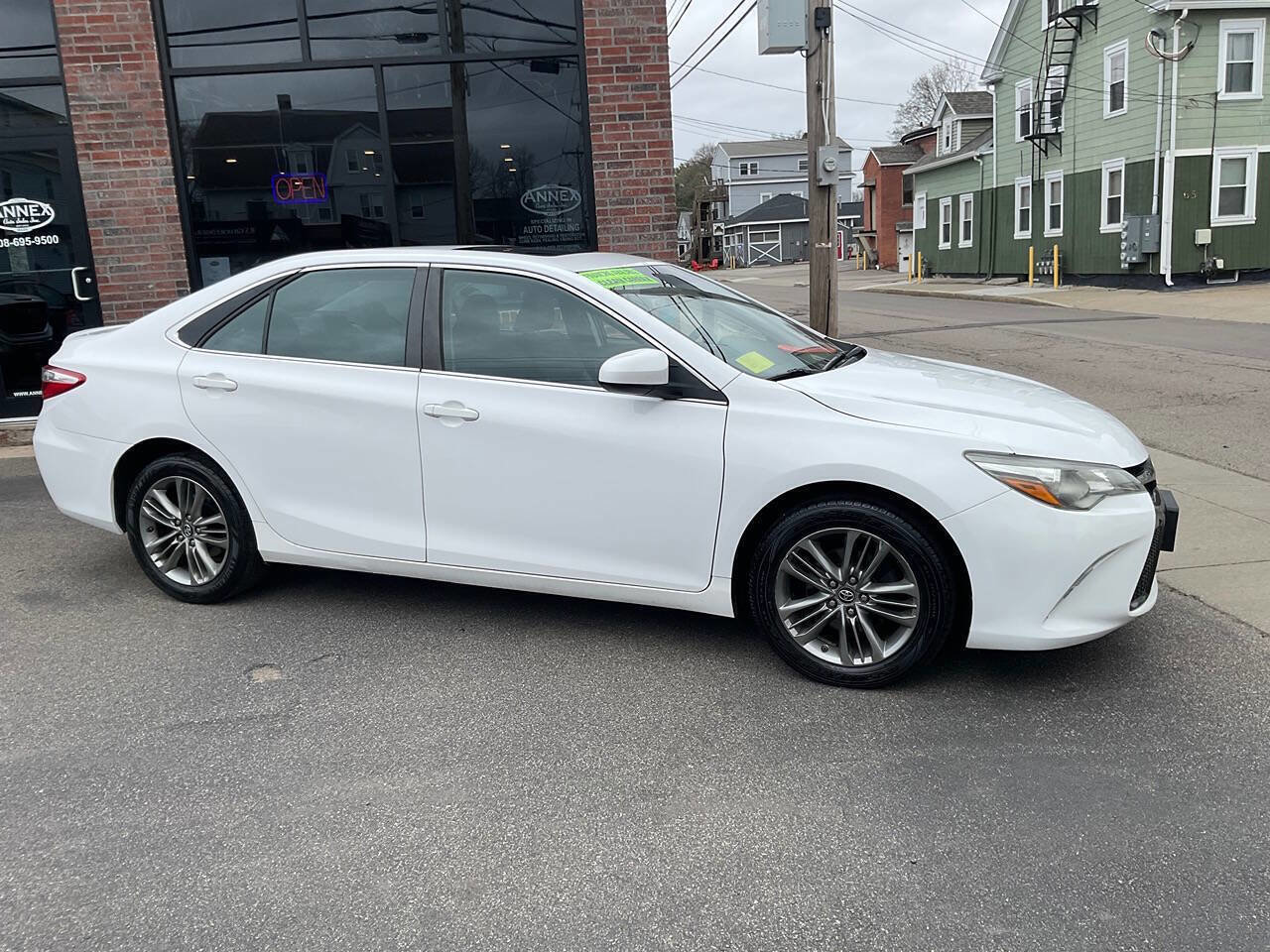 Used 2016 Toyota Camry SE w/ Moonroof Package FWD image 14