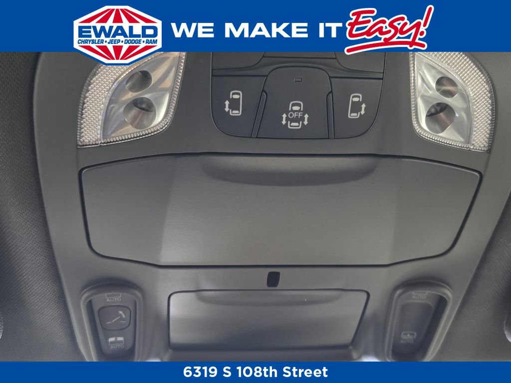 New 2026 Chrysler Pacifica Limited w/ S Appearance Package image 12