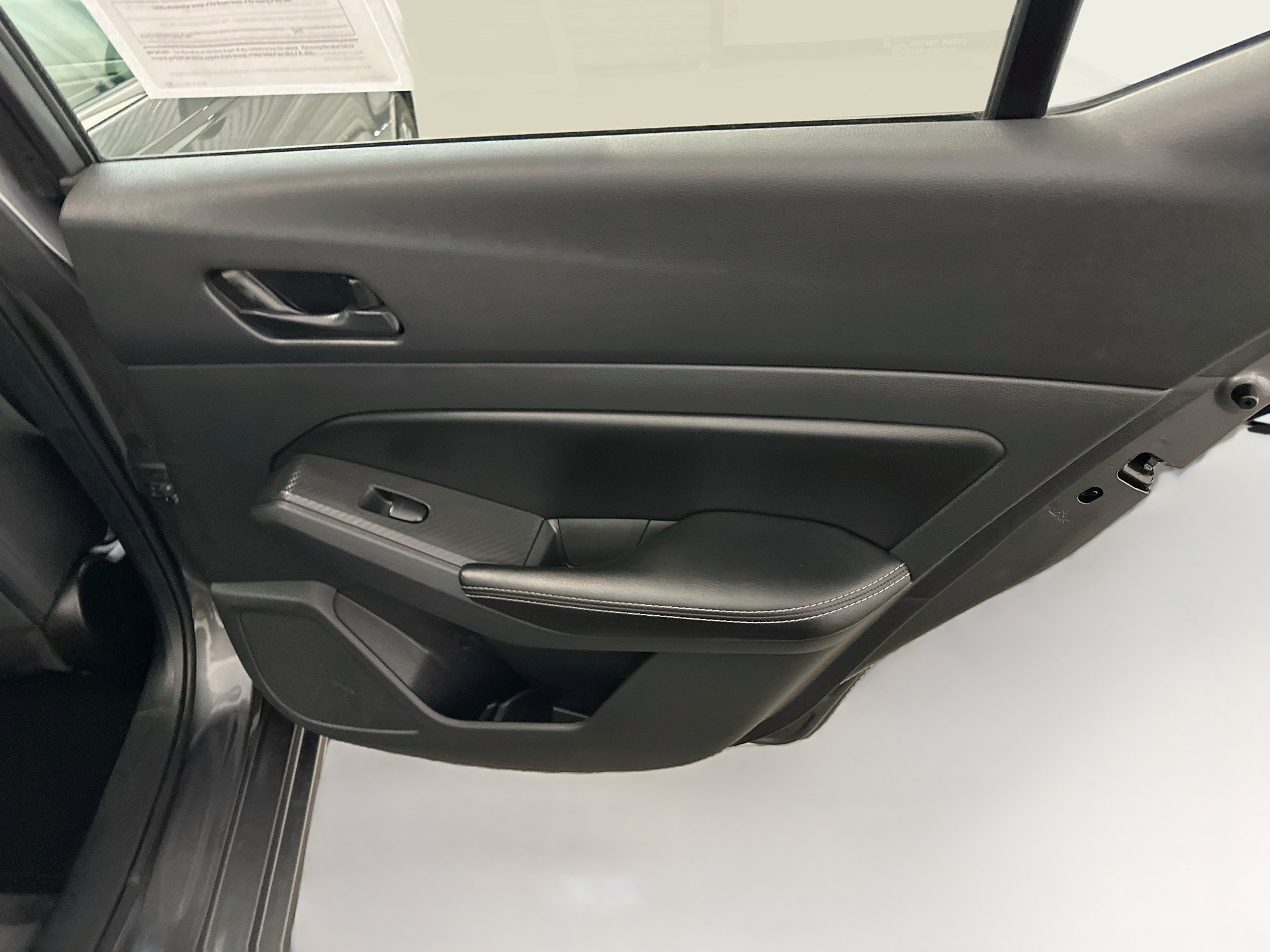Used 2025 Nissan Altima 2.5 SV FWD image 30