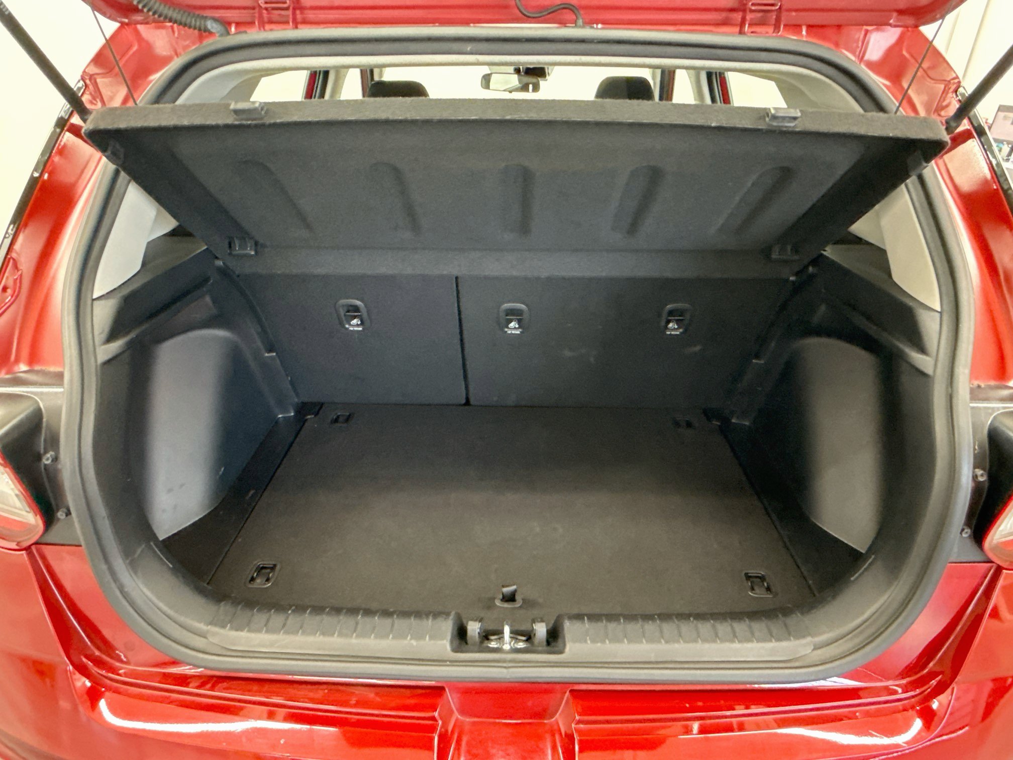 Used 2025 Hyundai Venue SEL FWD image 29