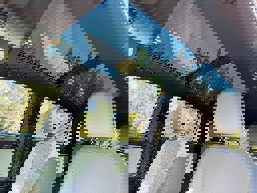 Used 2021 Volkswagen Tiguan SE image 12