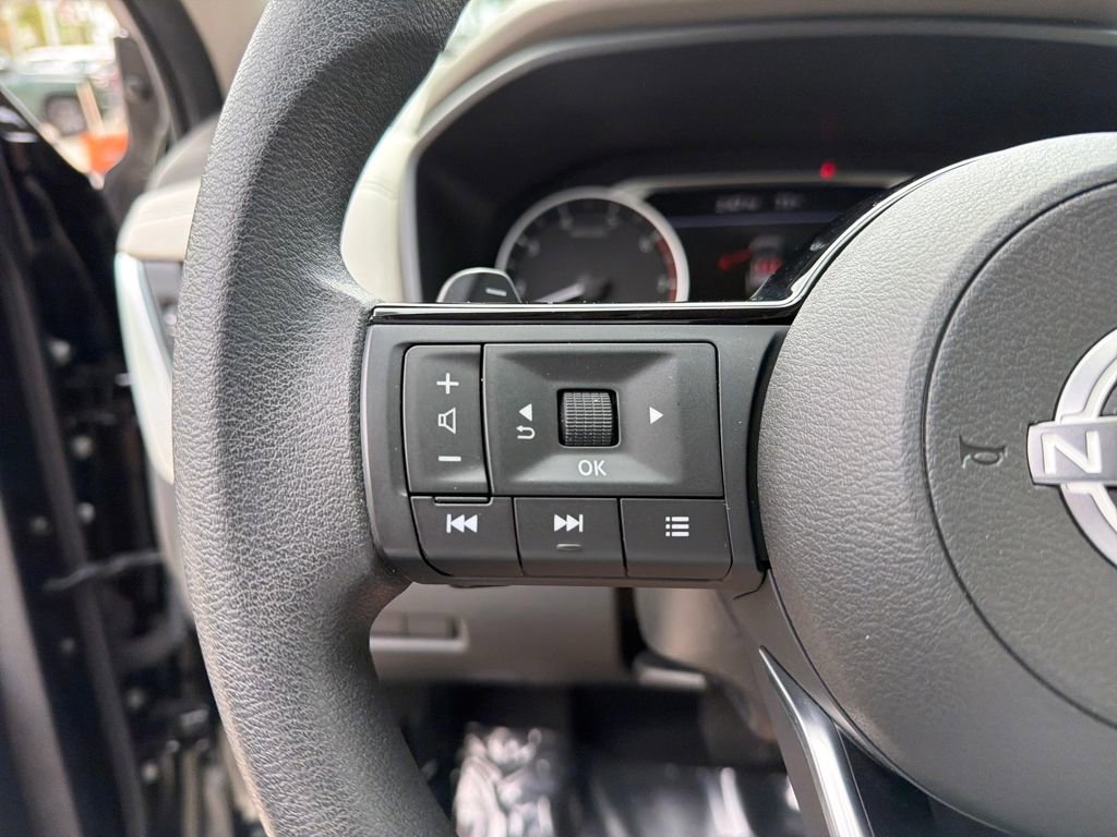Used 2023 Nissan Rogue SV FWD image 22