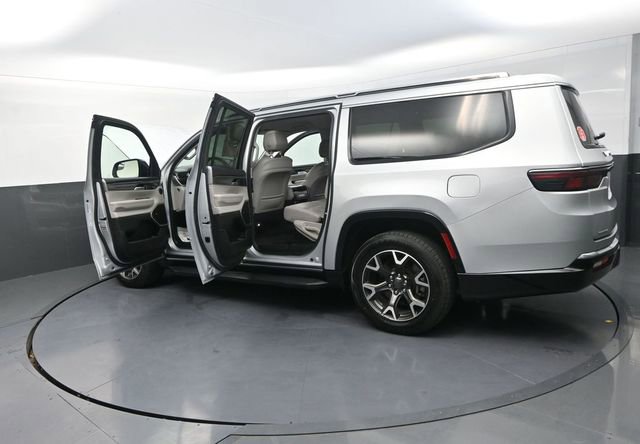 Used 2023 Jeep Wagoneer L Series III w/ Preferred Equipment Group image 34