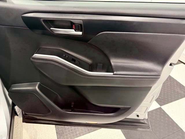 Used 2025 Toyota Highlander Platinum image 22