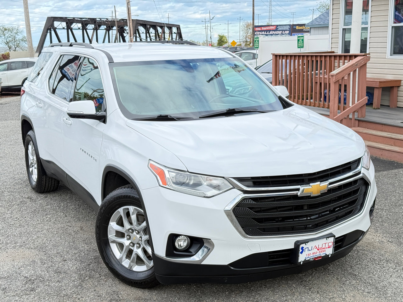 Used 2019 Chevrolet Traverse LT image 2