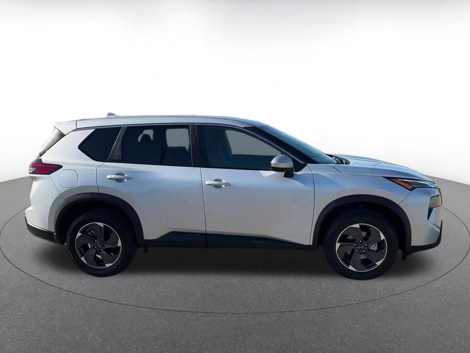 Used 2025 Nissan Rogue SV image 16