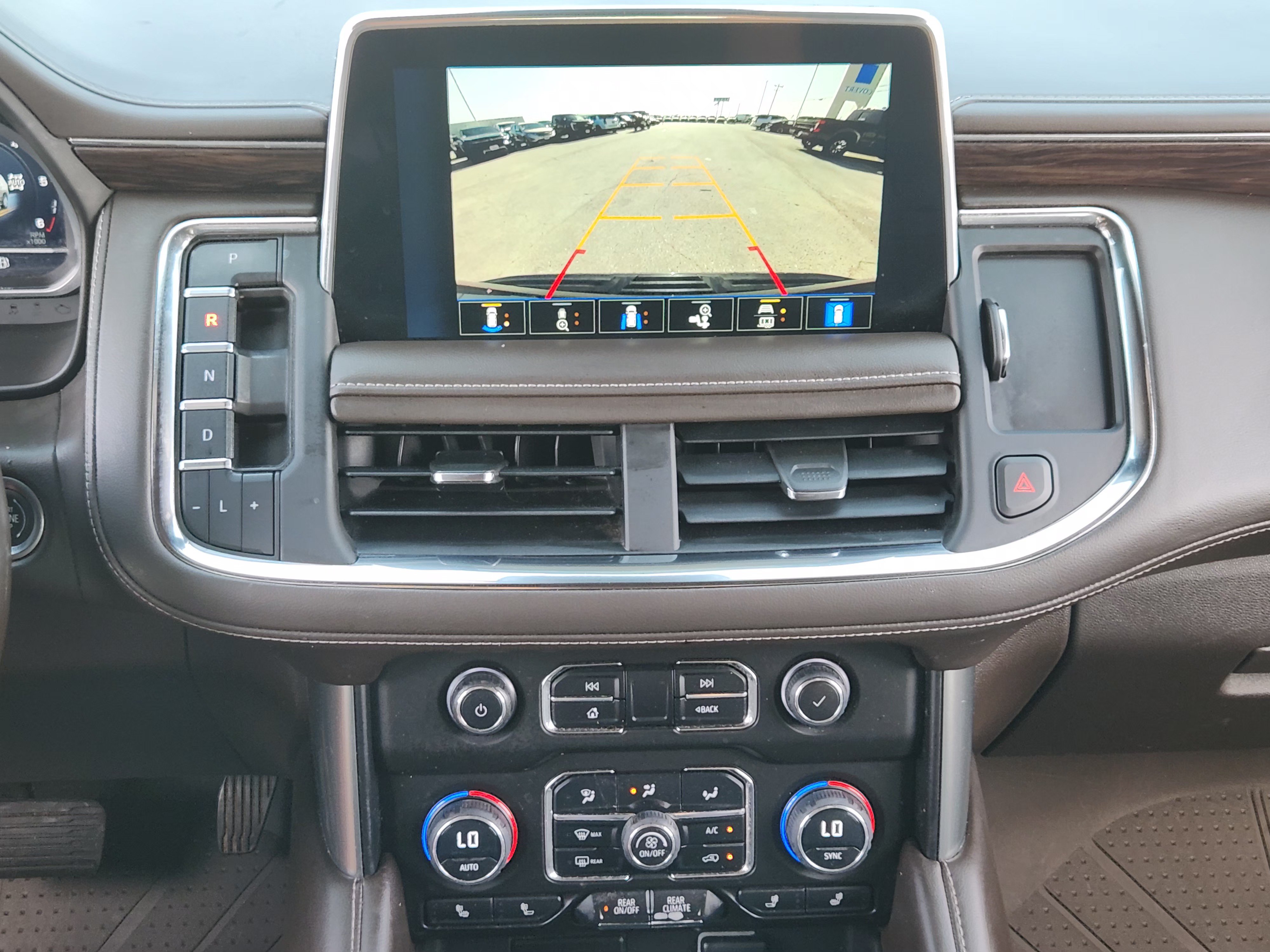 Used 2023 Chevrolet Tahoe Z71 w/ Luxury Package AWD/4WD image 19