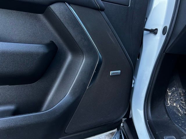 Used 2024 GMC Yukon SLT w/ SLT Luxury Package image 12