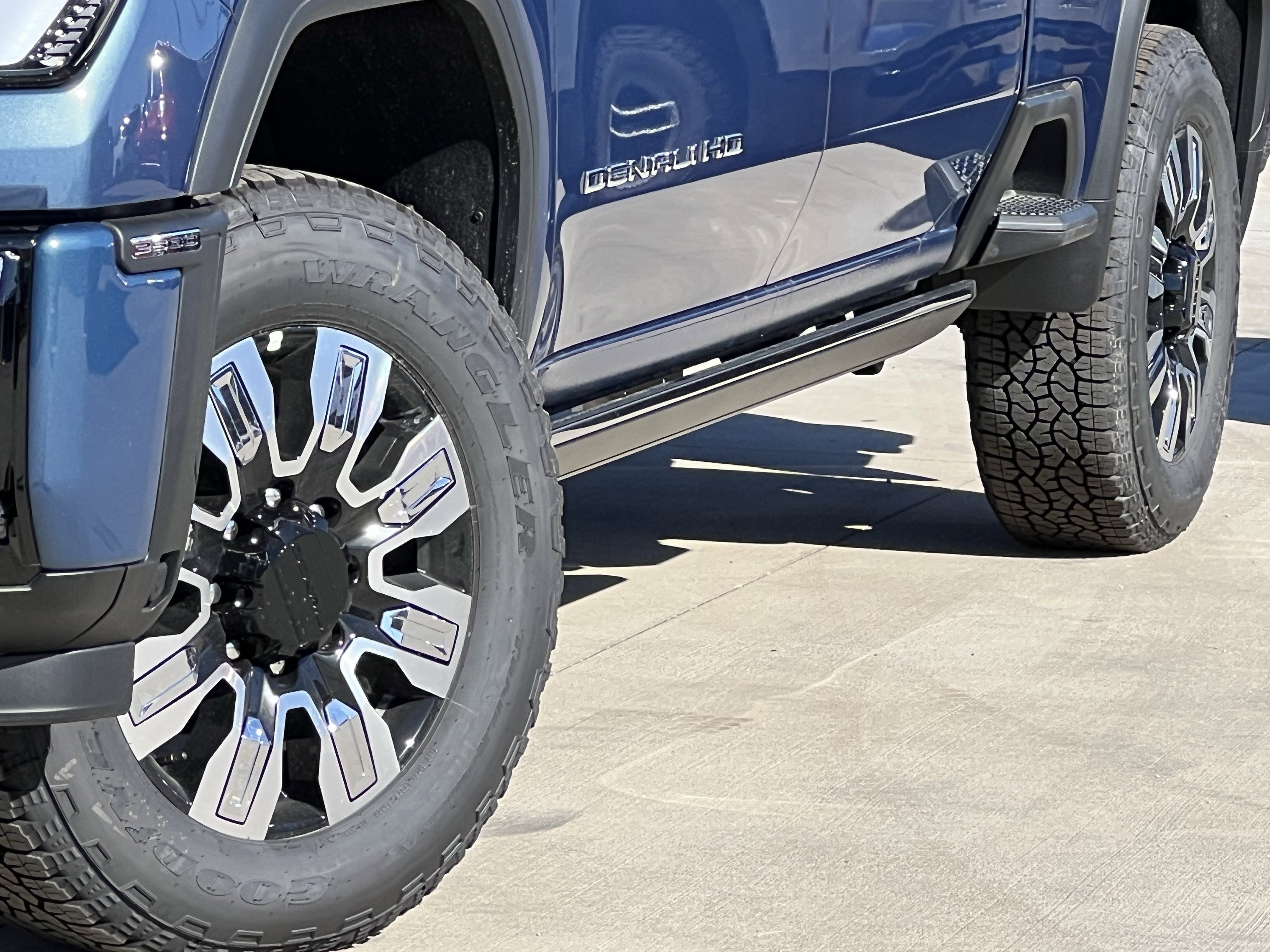 New 2026 GMC Sierra 2500 Denali w/ Denali Reserve Package image 8