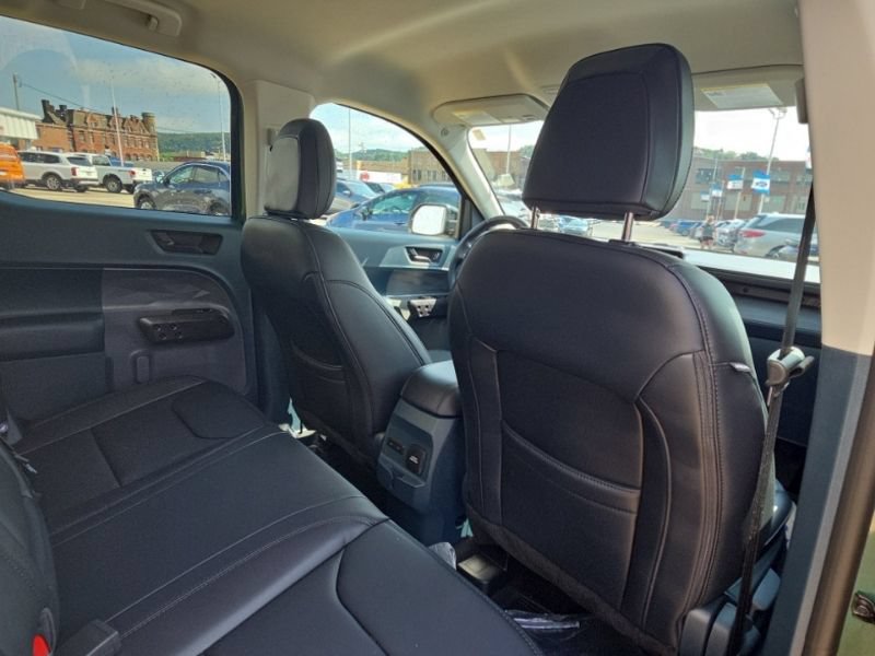 New 2025 Ford Maverick Lariat w/ Black Appearance Package AWD/4WD image 15