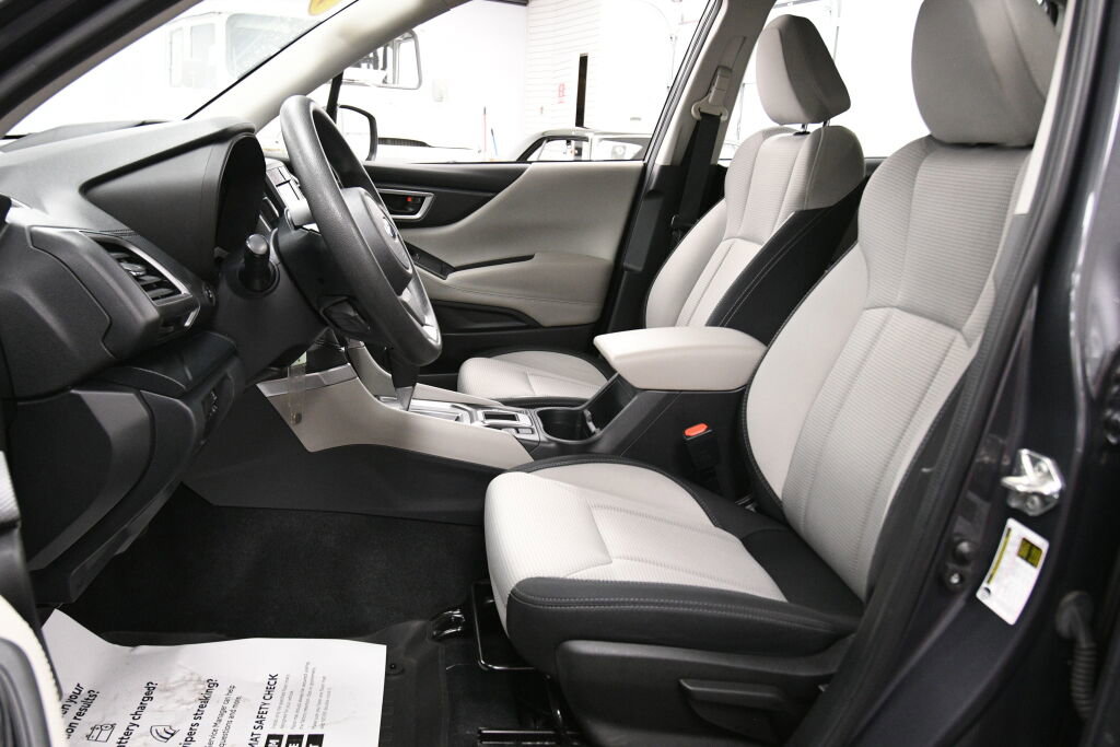 Used 2022 Subaru Forester Base image 9