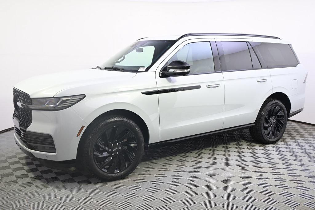 New 2026 Lincoln Navigator Reserve w/ Jet Appearance Package AWD/4WD image 2
