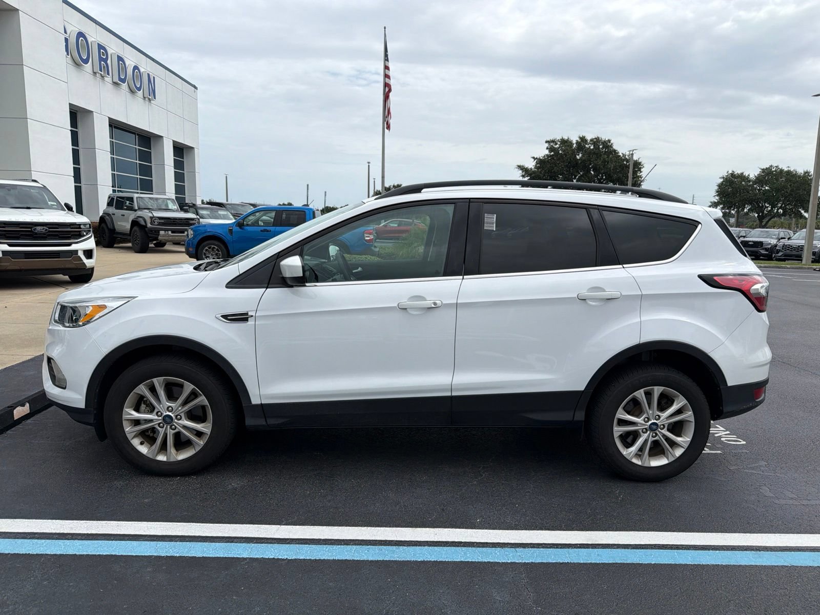 Used 2018 Ford Escape SE w/ SE Sync 3 Package AWD/4WD image 5