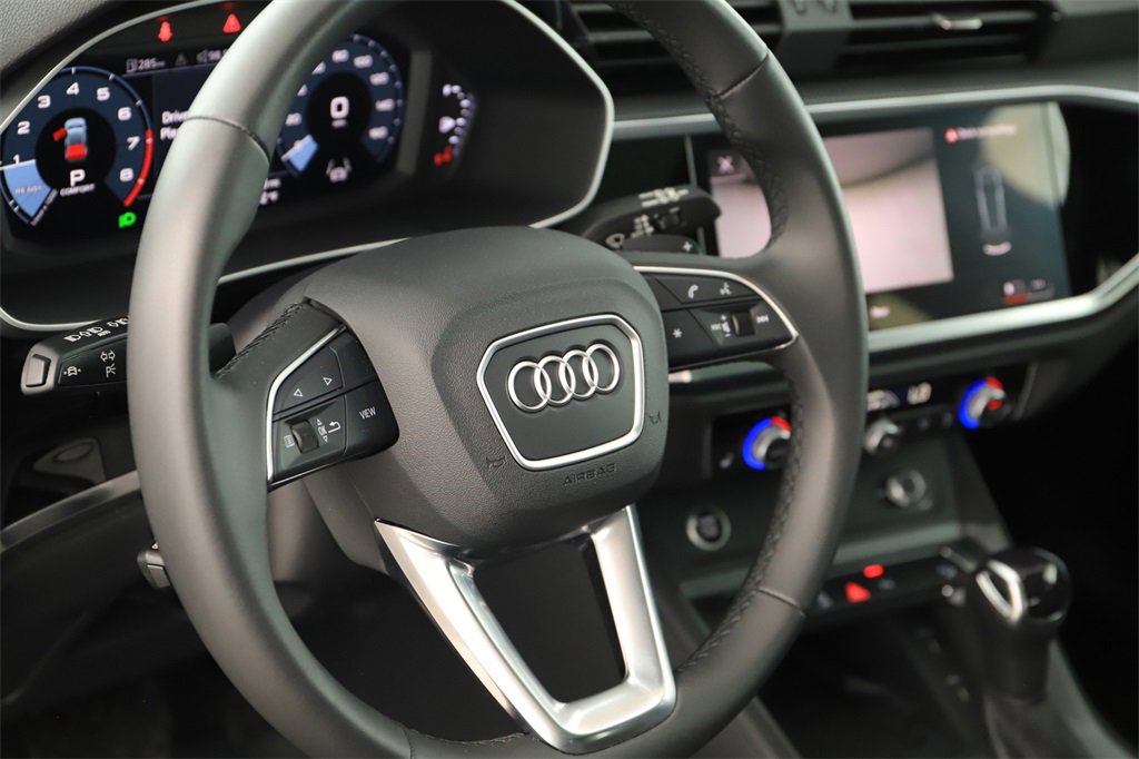 Certified 2025 Audi Q3 2.0T Premium w/ Convenience Package image 16