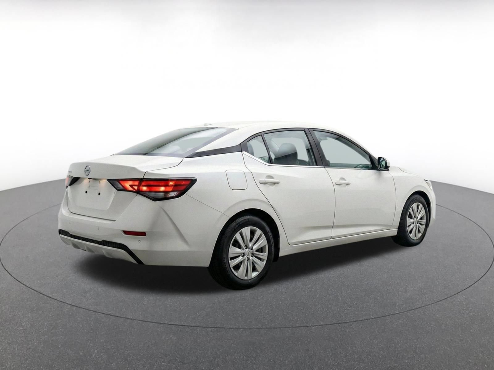 Used 2025 Nissan Sentra S FWD image 9