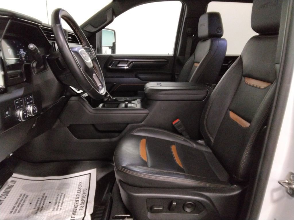 Used 2025 GMC Sierra 2500 AT4 image 28