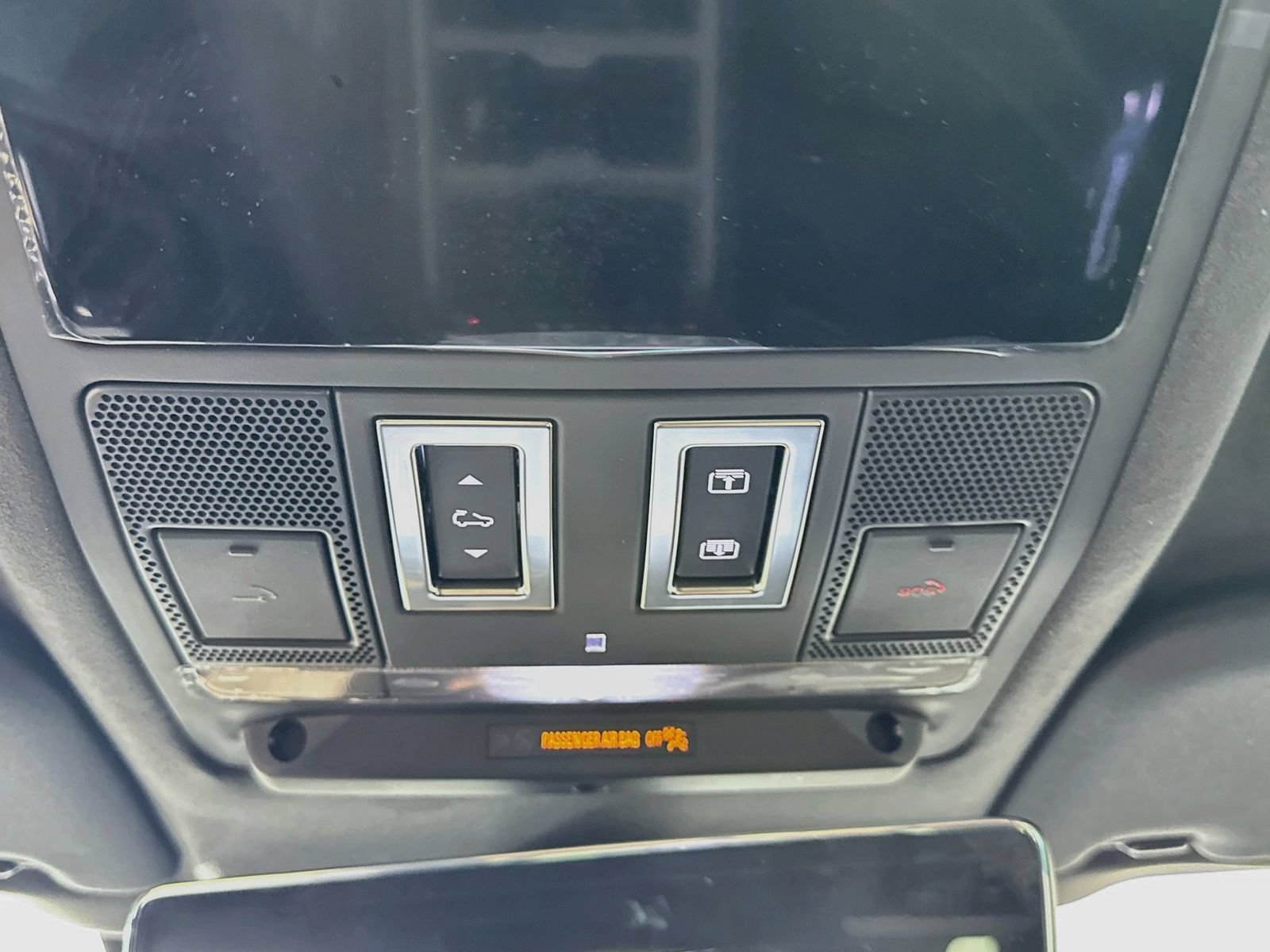 New 2026 Land Rover Defender 110 X AWD/4WD image 31