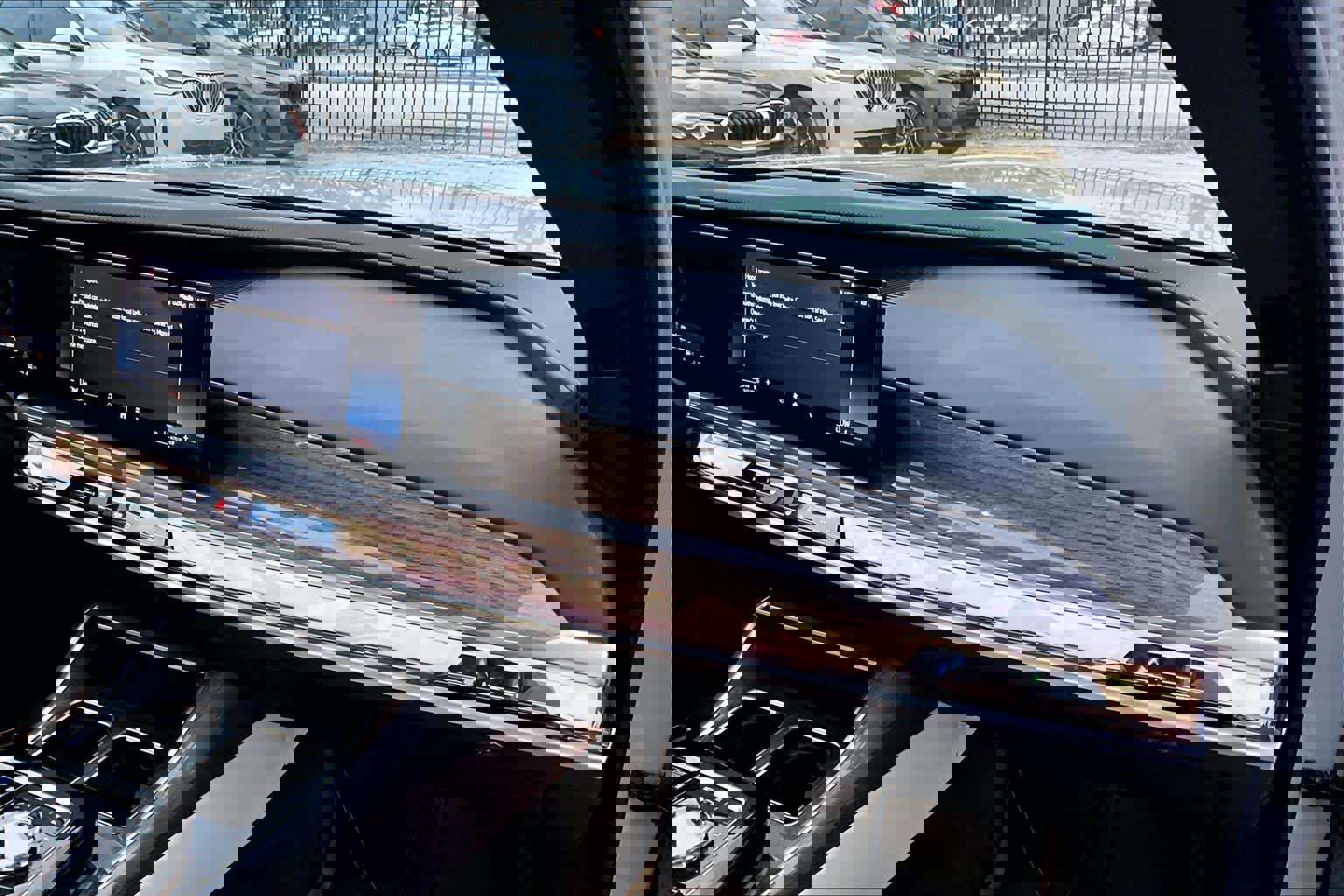 Used 2025 BMW i7 eDrive50 w/ M Sport Package image 17