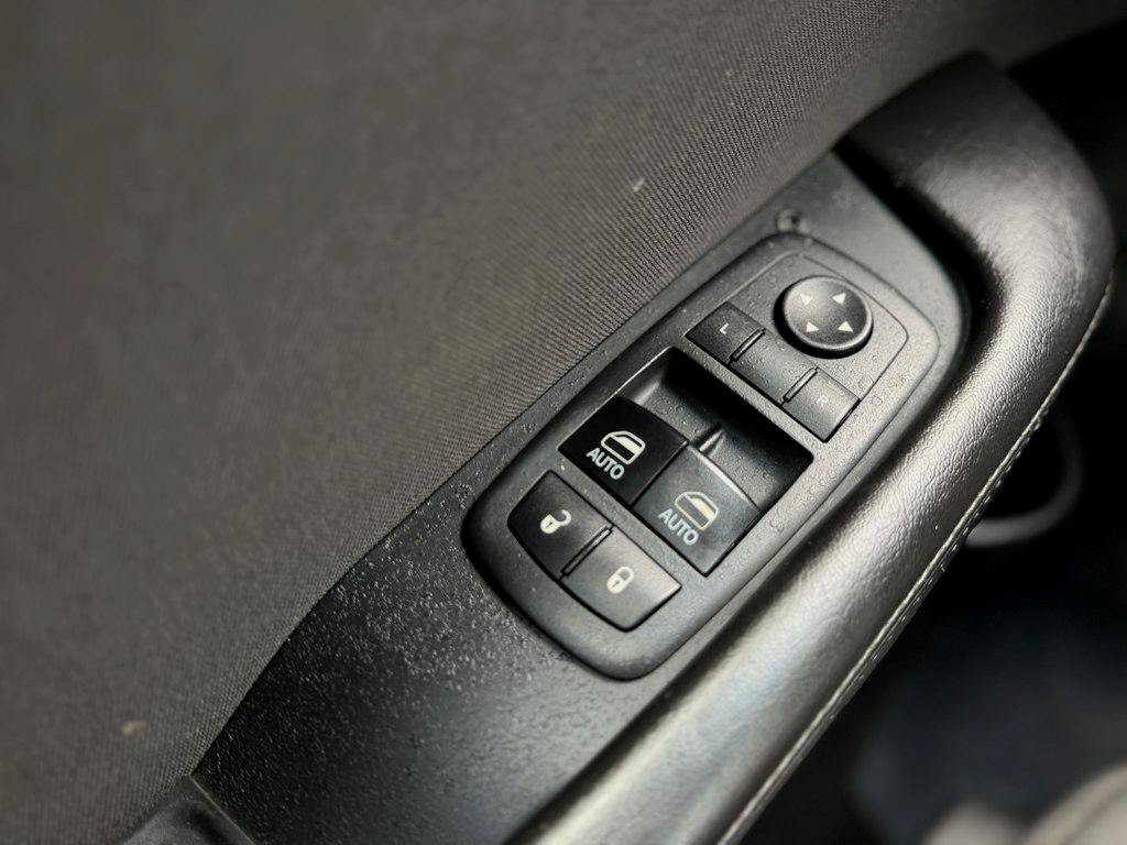 Used 2018 Dodge Challenger SXT RWD image 9