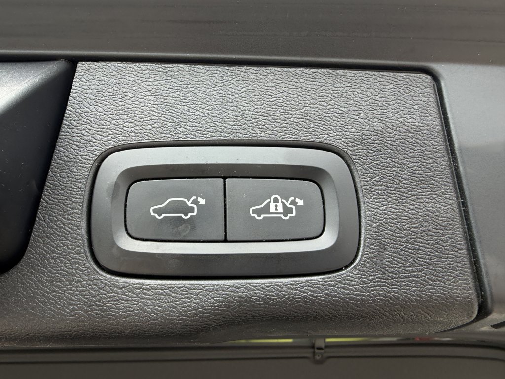 Used 2022 Volvo XC60 T8 Inscription w/ Advanced Package AWD/4WD image 39