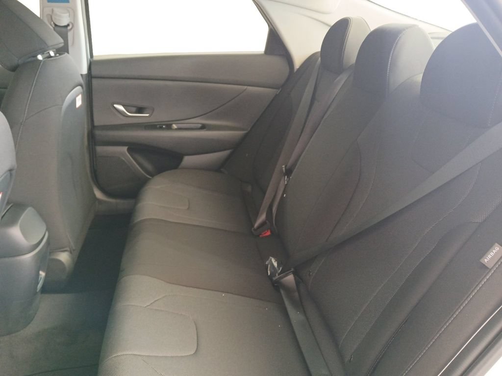 New 2026 Hyundai Elantra SE FWD image 13