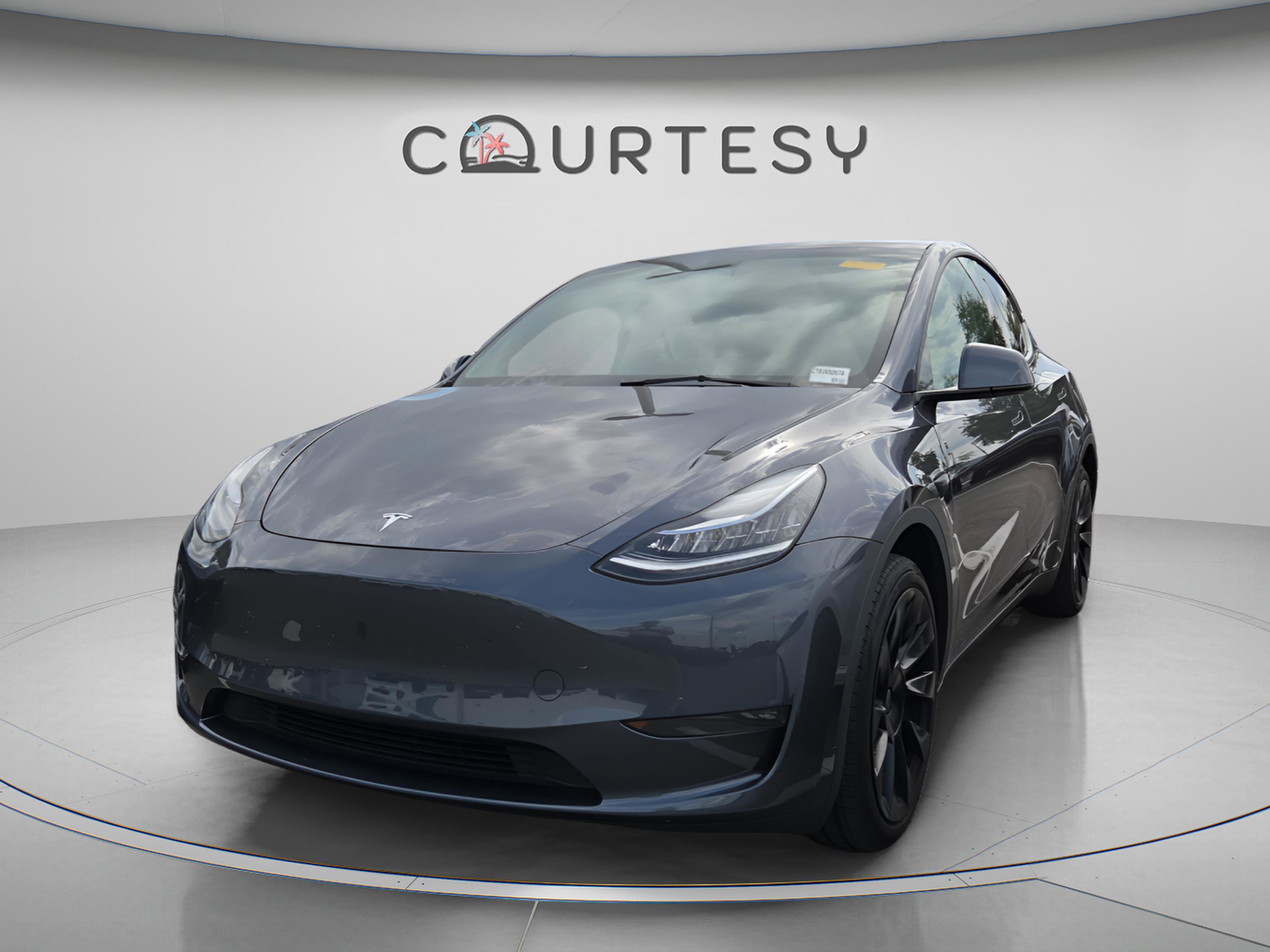 Used 2023 Tesla Model Y Long Range AWD/4WD image 1