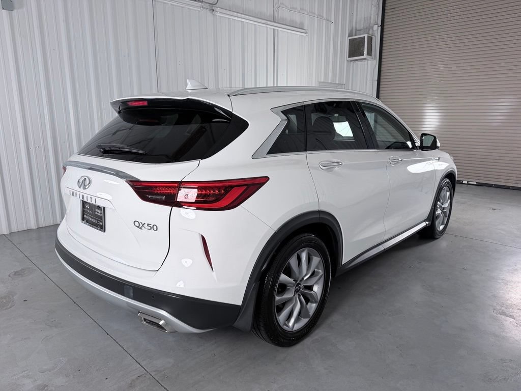 Certified 2020 INFINITI QX50 Luxe w/ Navigation Package FWD image 5