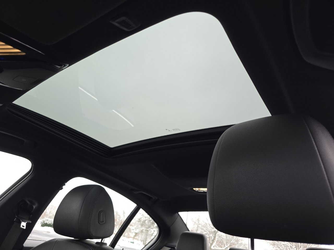 Used 2018 BMW 530i xDrive w/ Premium Package image 3