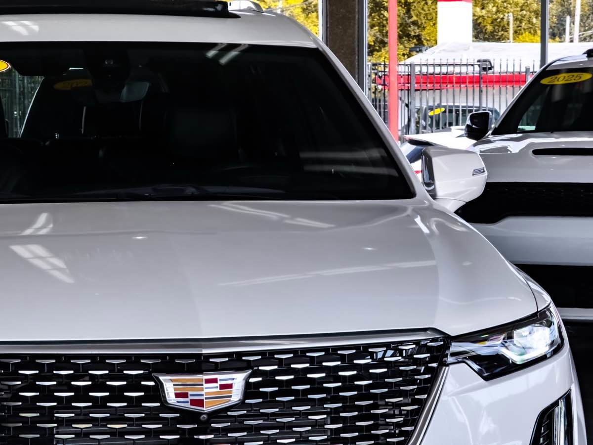 Used 2024 Cadillac XT6 Premium Luxury w/ Technology Package image 20