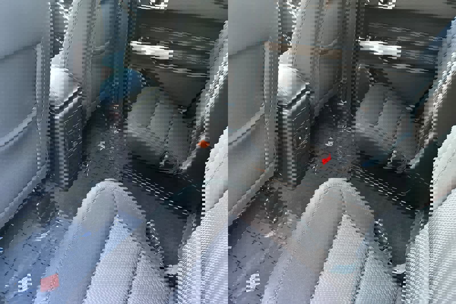 Used 2022 Ford Explorer XLT w/ Class IV Trailer Tow Package image 4