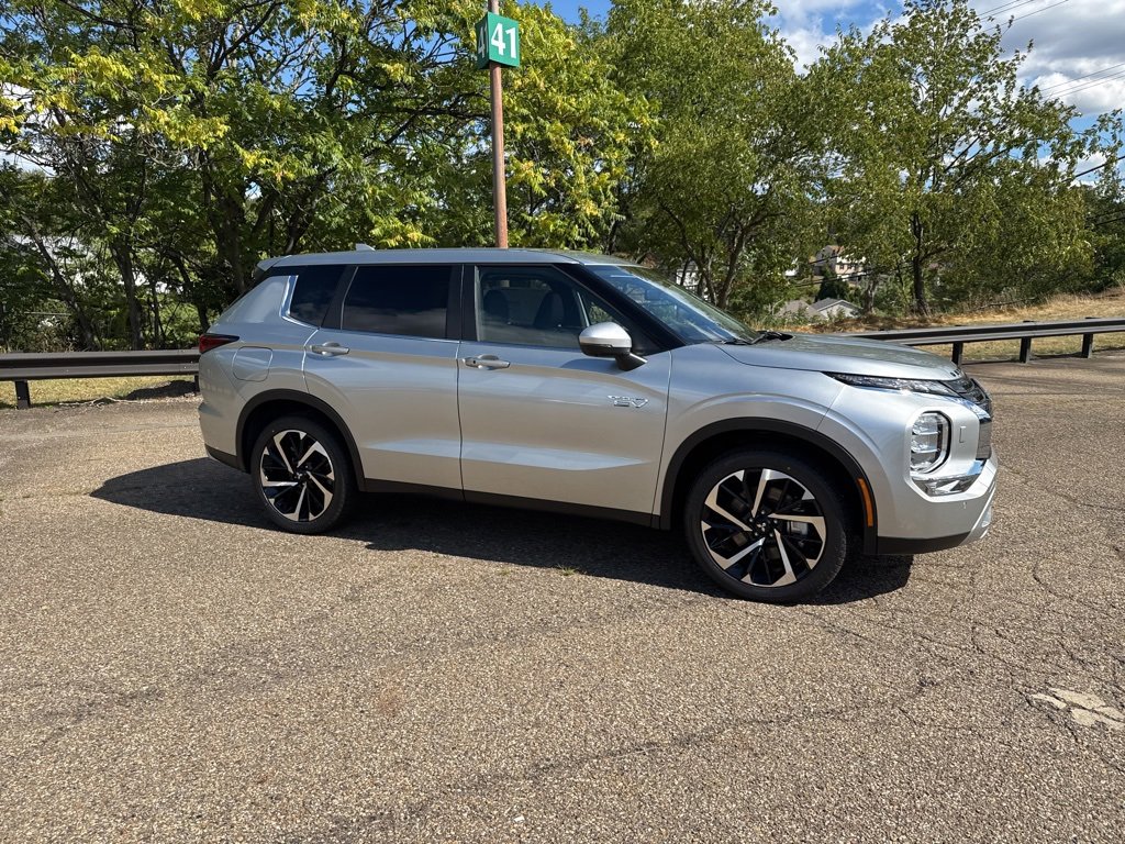 New 2025 Mitsubishi Outlander SE image 3
