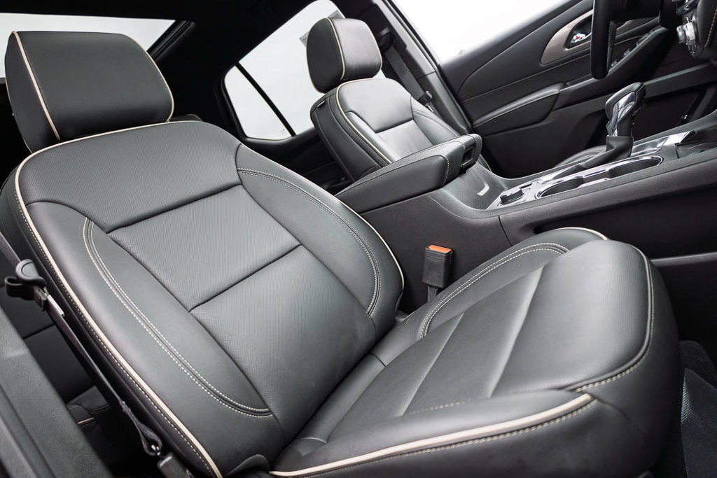 Used 2023 Chevrolet Traverse Premier w/ Redline Edition AWD/4WD image 2