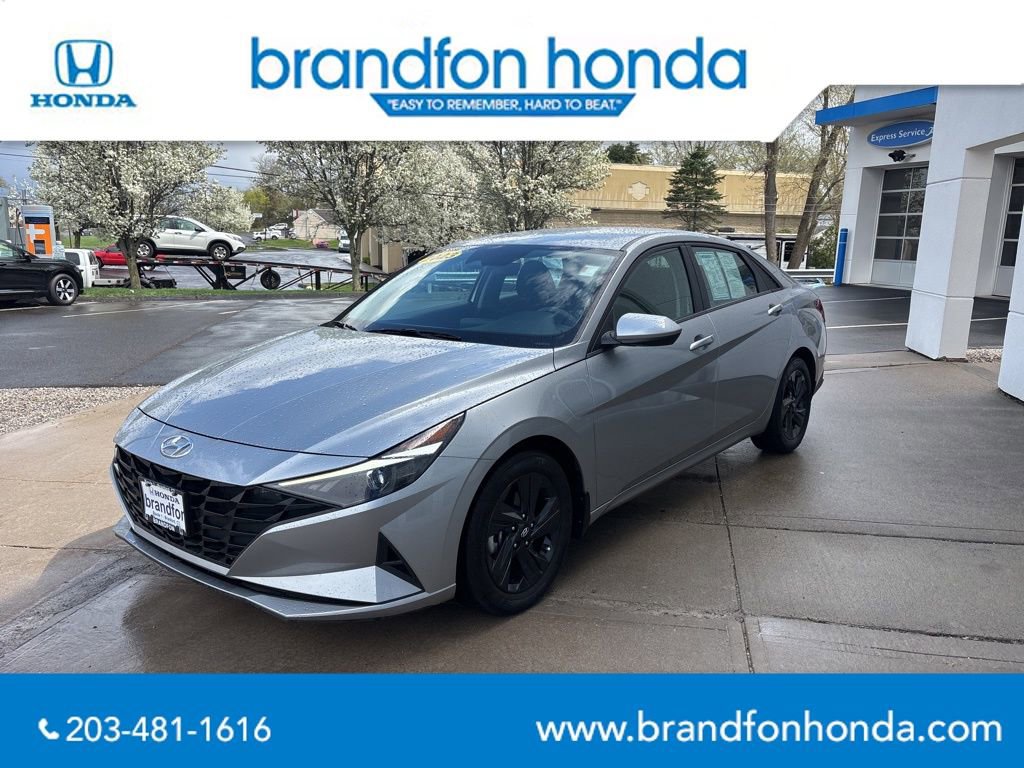 Used 2023 Hyundai Elantra SEL image 3