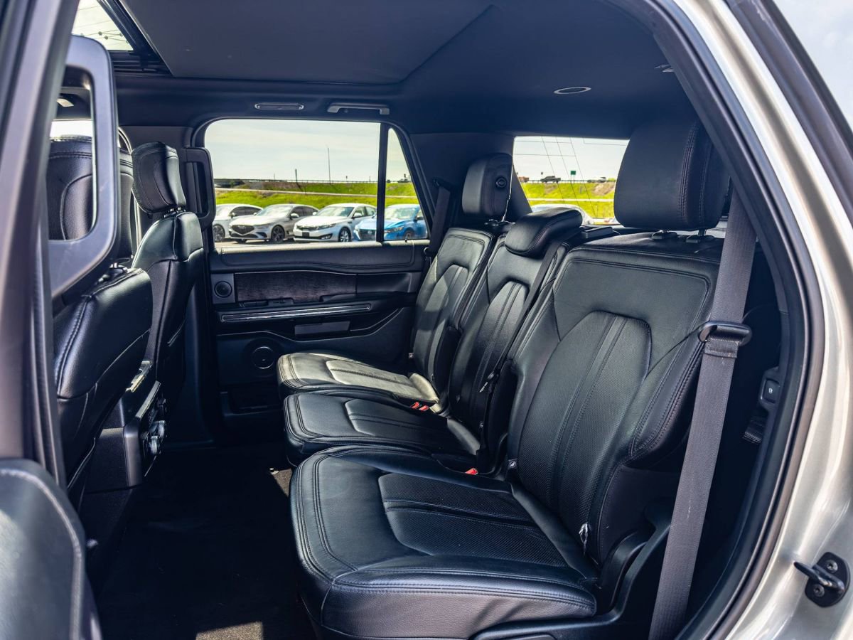 Used 2019 Ford Expedition Limited w/ Equipment Group 301A AWD/4WD image 9