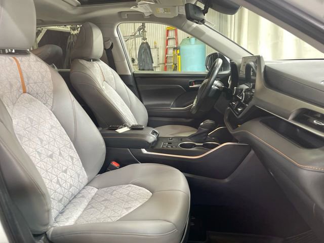 Used 2023 Toyota Highlander Bronze Edition AWD/4WD image 26