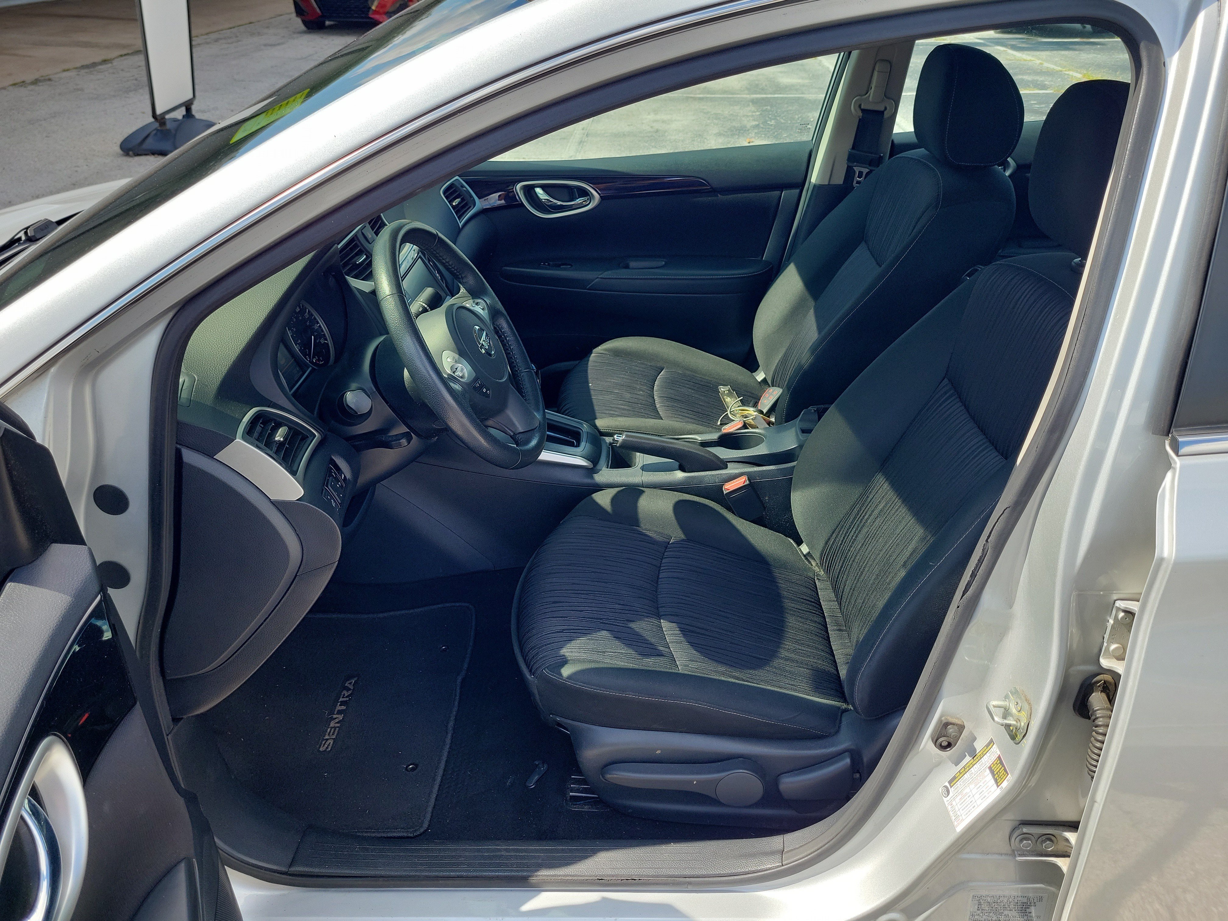 Certified 2019 Nissan Sentra SV FWD image 13